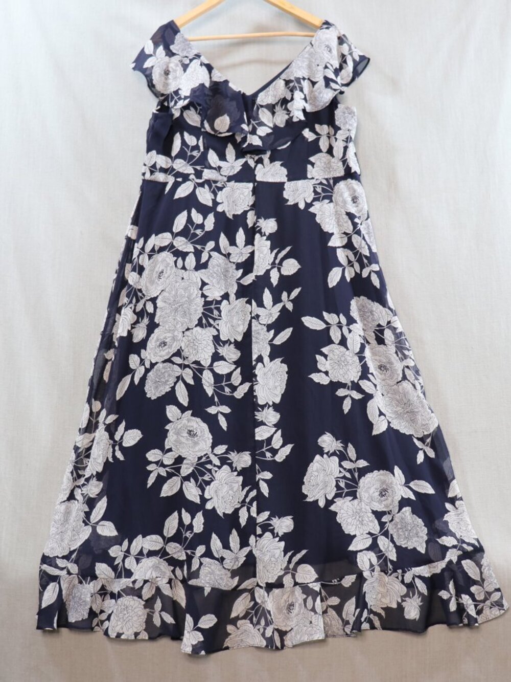 Laura Plus Dress Womens 16P Navy White Chiffon Ruffle Floral Midi 18 Plus - Picture 7 of 14
